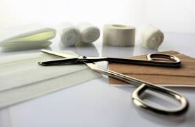 Sygeplejeprodukter plaster og saks
